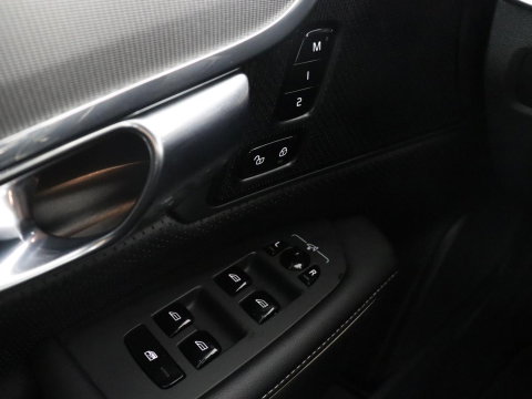 Volvo V90 2.0 B4 R-Design | Panoramadak | Leder | Stuur/stoelverwarming | Trekhaak | harman/kardon | Head-up | Adaptive cruise | 360 camera | Full LED |
