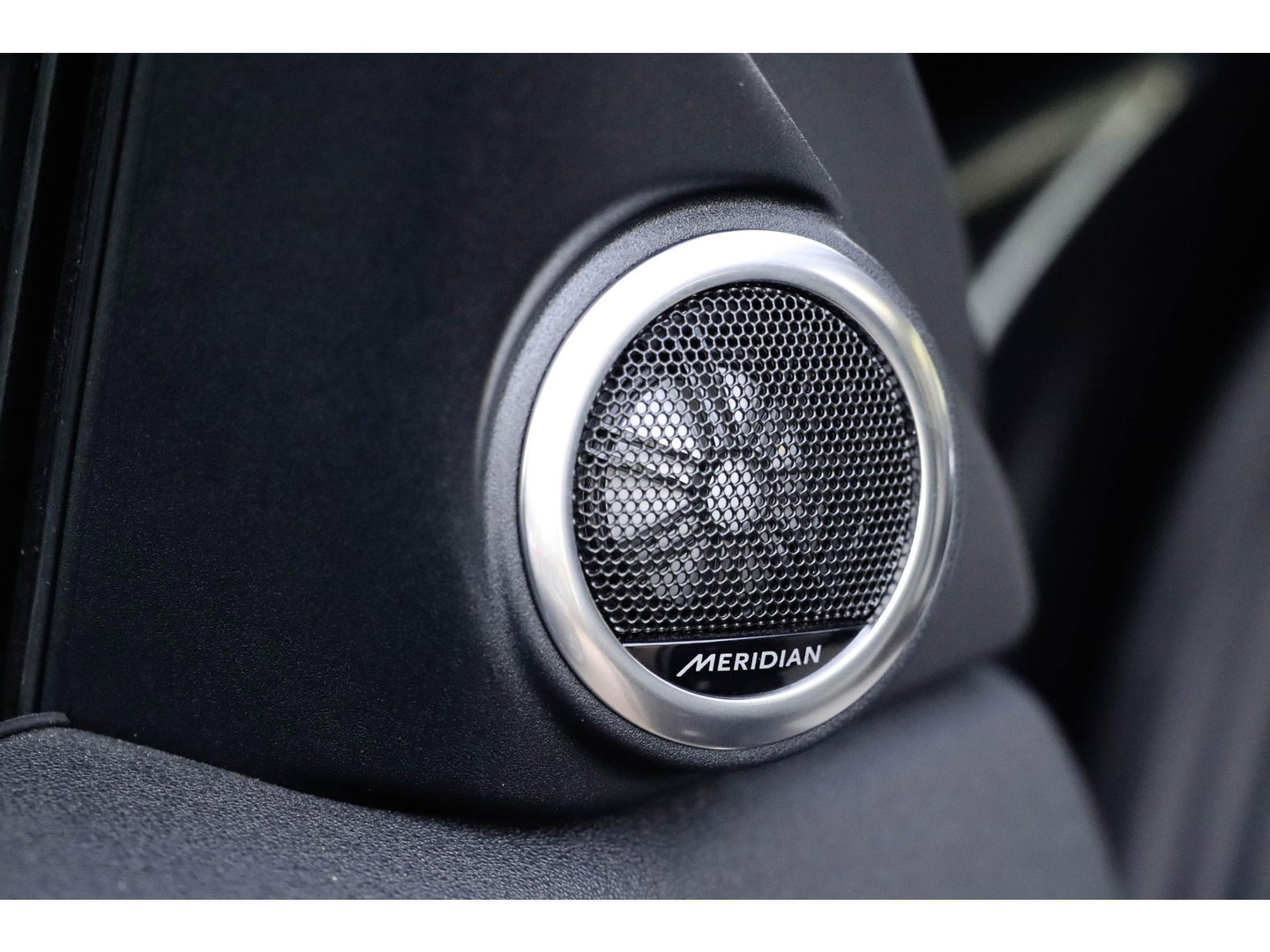 Land Rover Range Rover Evoque P300e PHEV AWD Panodak | Trekhaak | Head-up | Meridian Audio