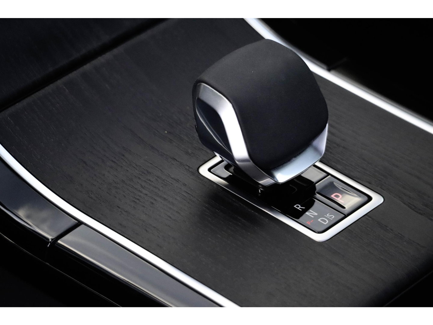 Land Rover Range Rover Evoque P300e PHEV AWD Panodak | Trekhaak | Head-up | Meridian Audio
