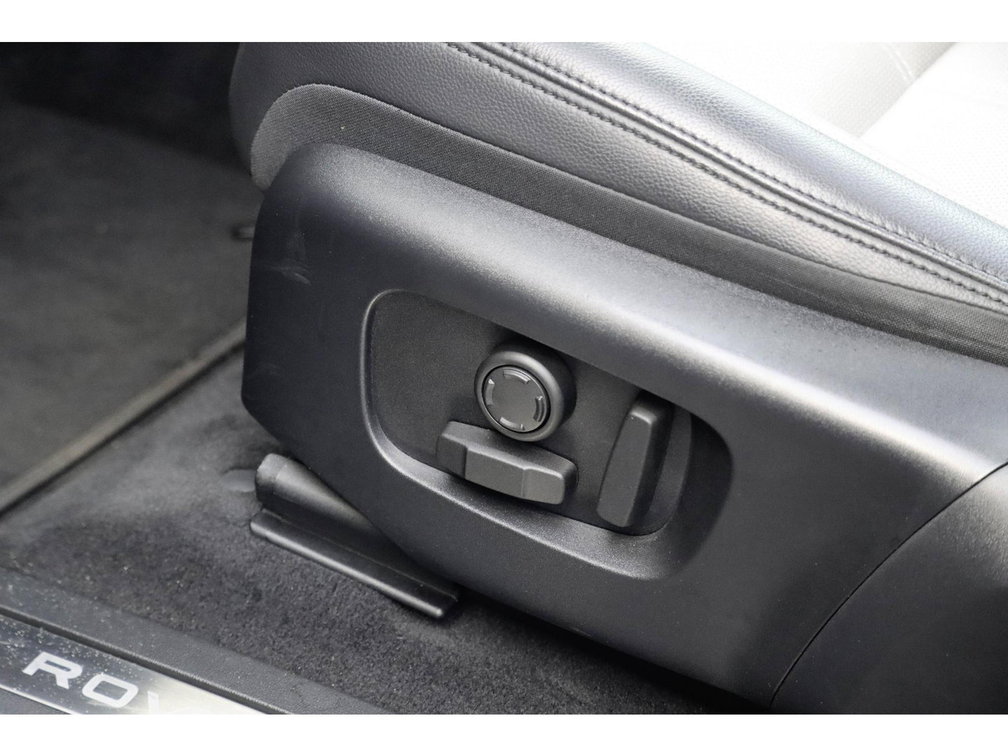 Land Rover Range Rover Evoque P300e PHEV AWD Panodak | Trekhaak | Head-up | Meridian Audio