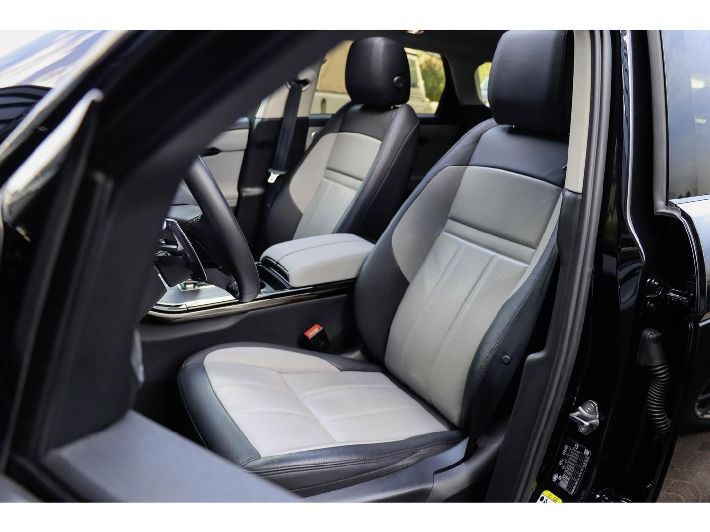 Land Rover Range Rover Evoque P300e PHEV AWD Panodak | Trekhaak | Head-up | Meridian Audio
