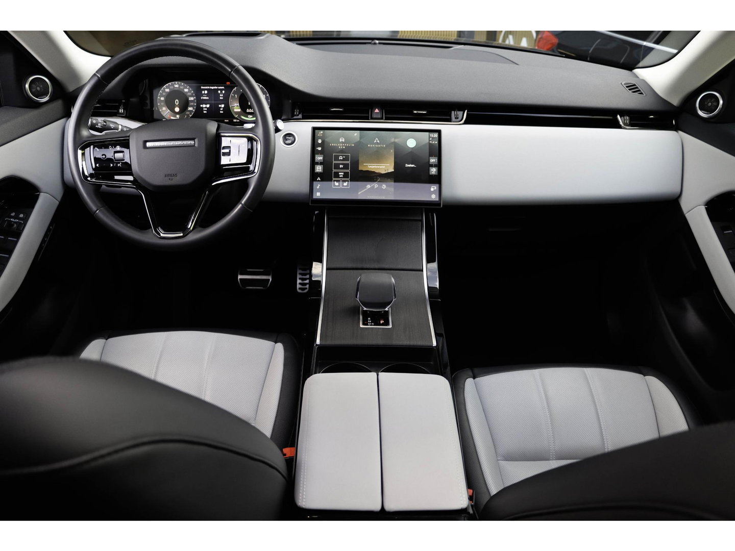 Land Rover Range Rover Evoque P300e PHEV AWD Panodak | Trekhaak | Head-up | Meridian Audio