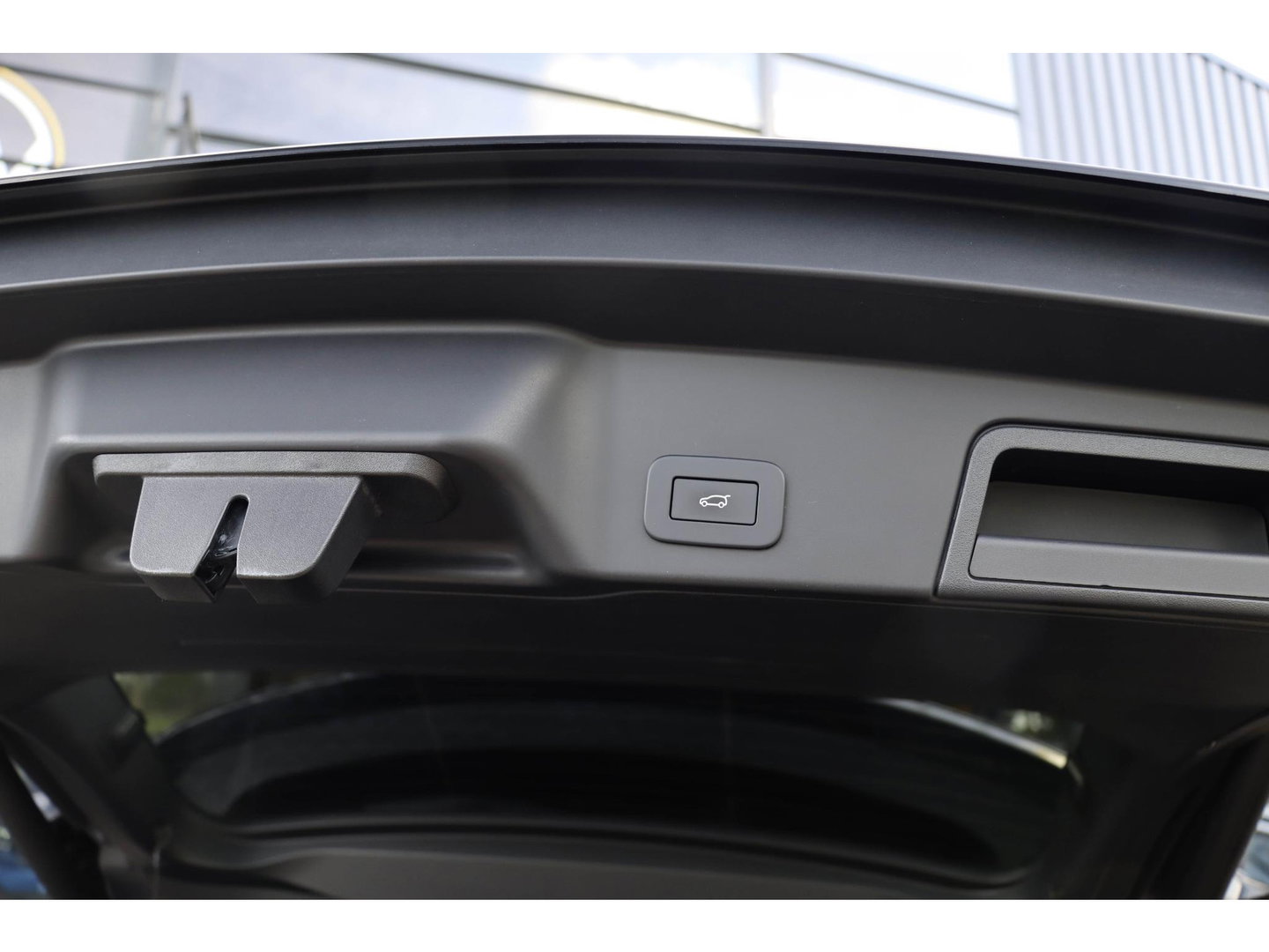 Land Rover Range Rover Evoque P300e PHEV AWD Panodak | Trekhaak | Head-up | Meridian Audio