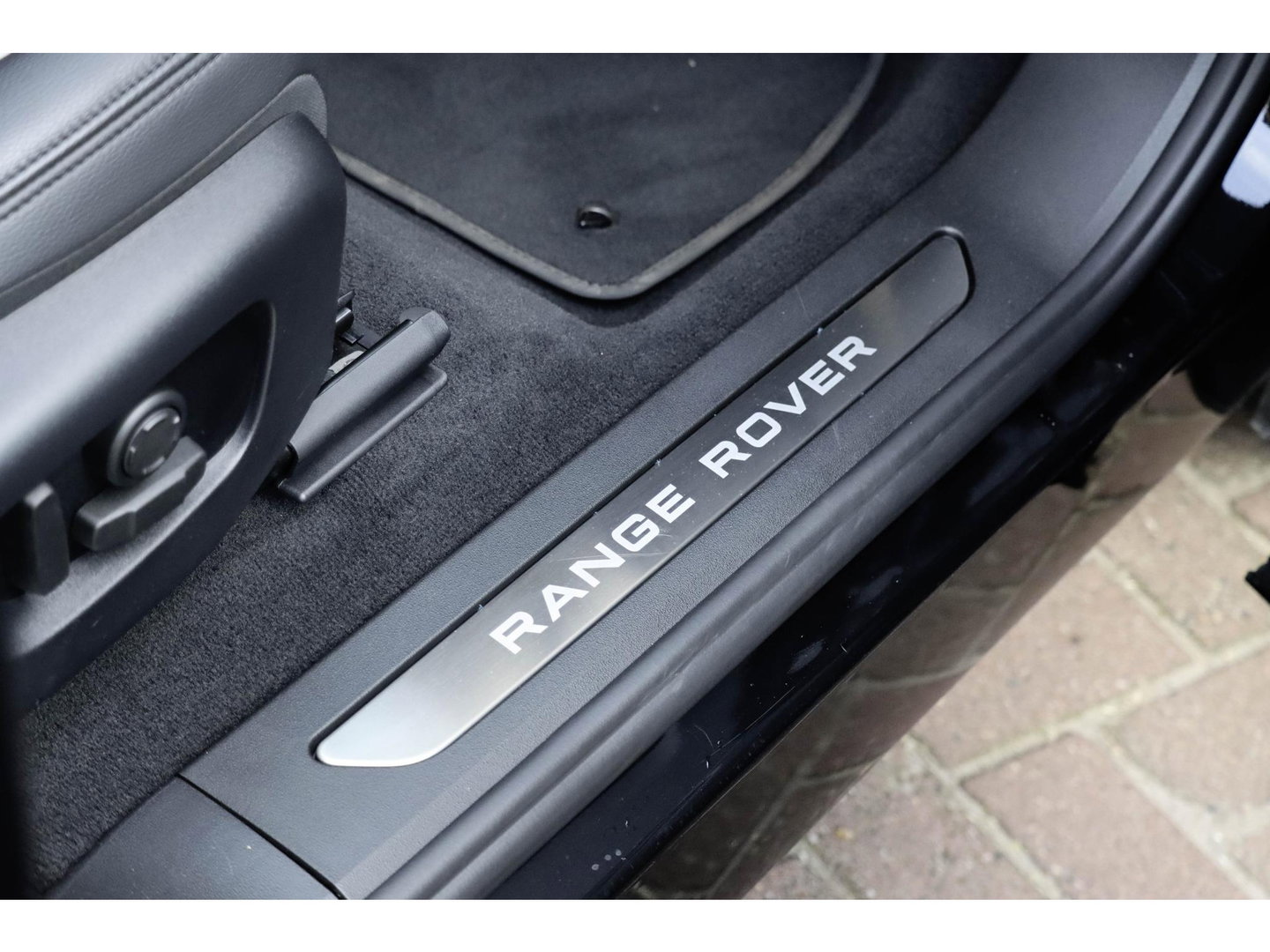 Land Rover Range Rover Evoque P300e PHEV AWD Panodak | Trekhaak | Head-up | Meridian Audio