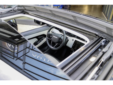 Land Rover Range Rover Evoque P300e PHEV AWD Panodak | Trekhaak | Head-up | Meridian Audio