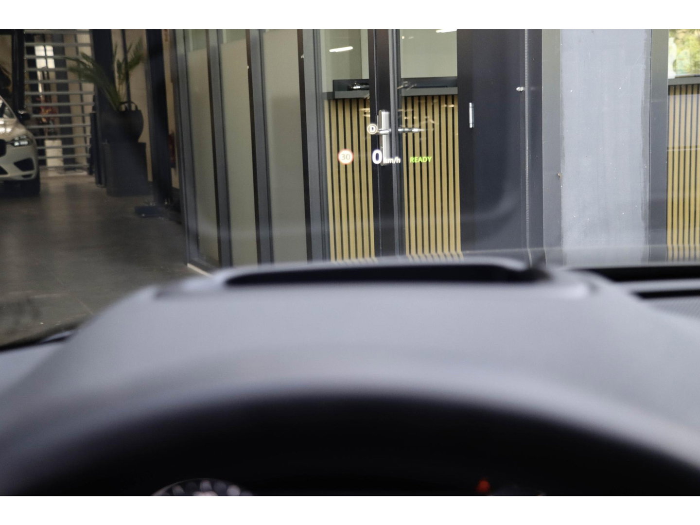 Land Rover Range Rover Evoque P300e PHEV AWD Panodak | Trekhaak | Head-up | Meridian Audio