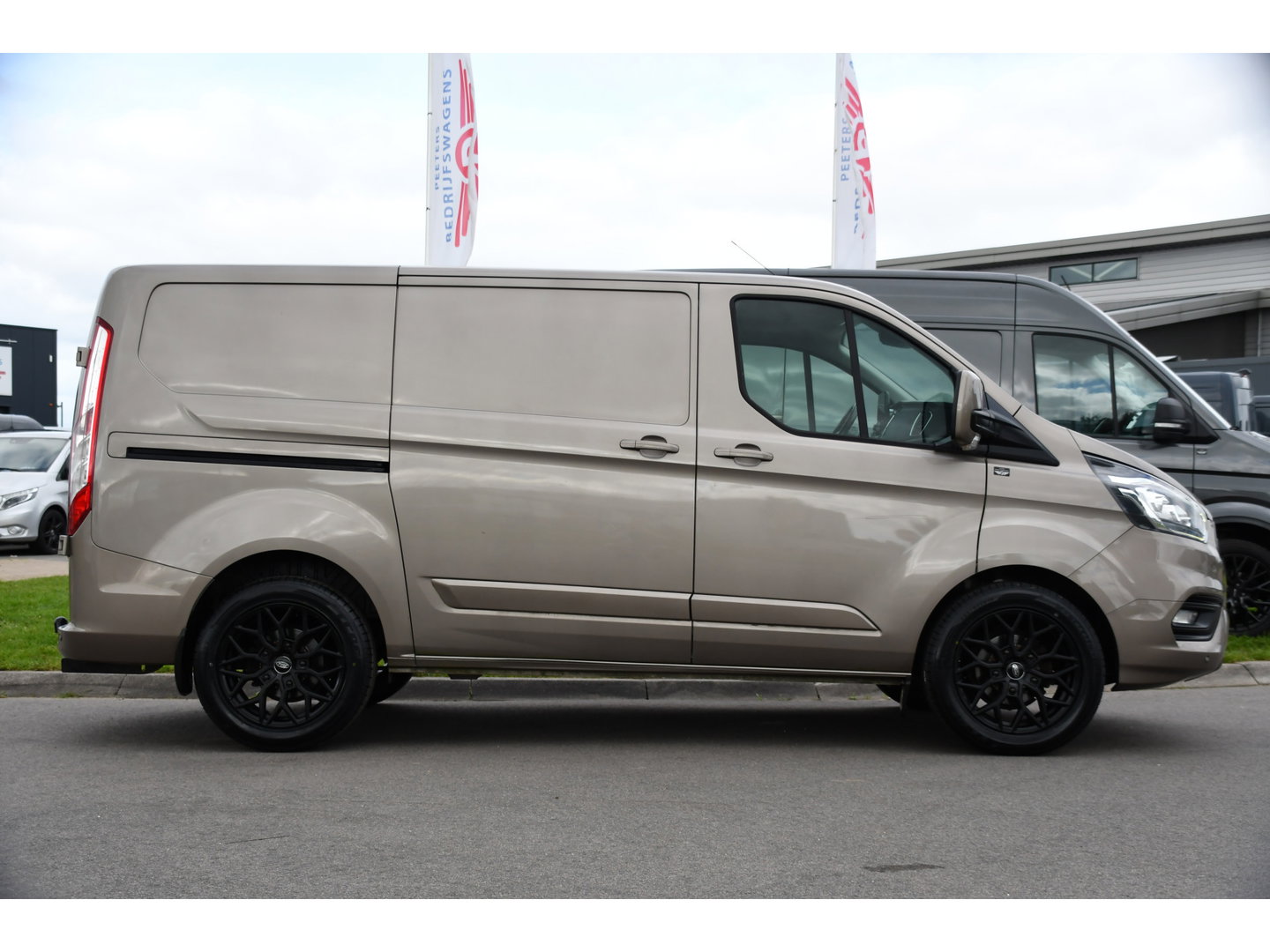 Ford Transit Custom 280 2.0 TDCI L1H1 PB Edition Limited Camera, Cruise, Carplay, Stoelverwarming, Trekhaak, 130pk, Multimedia, NAVI, Uniek!