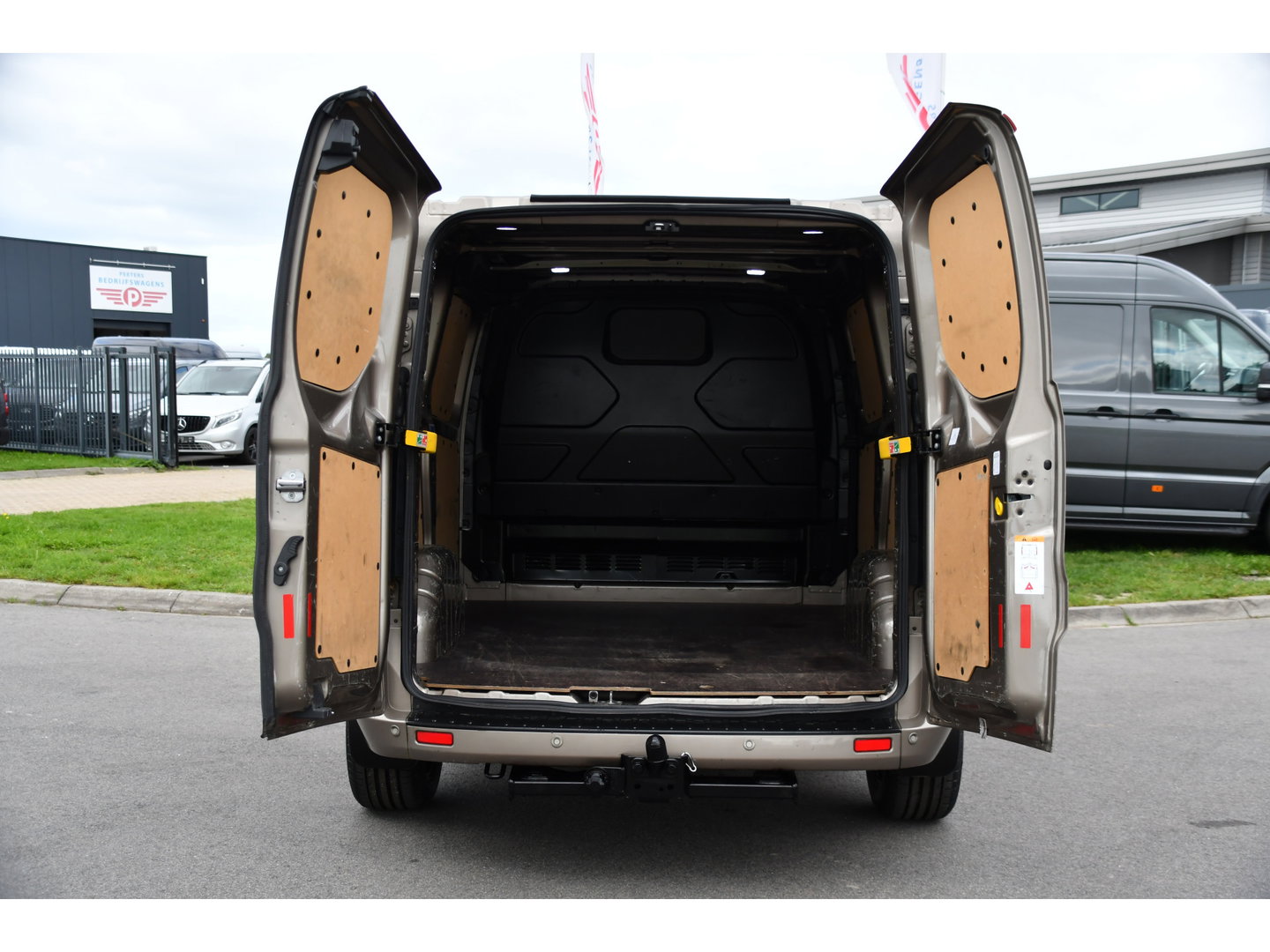 Ford Transit Custom 280 2.0 TDCI L1H1 PB Edition Limited Camera, Cruise, Carplay, Stoelverwarming, Trekhaak, 130pk, Multimedia, NAVI, Uniek!