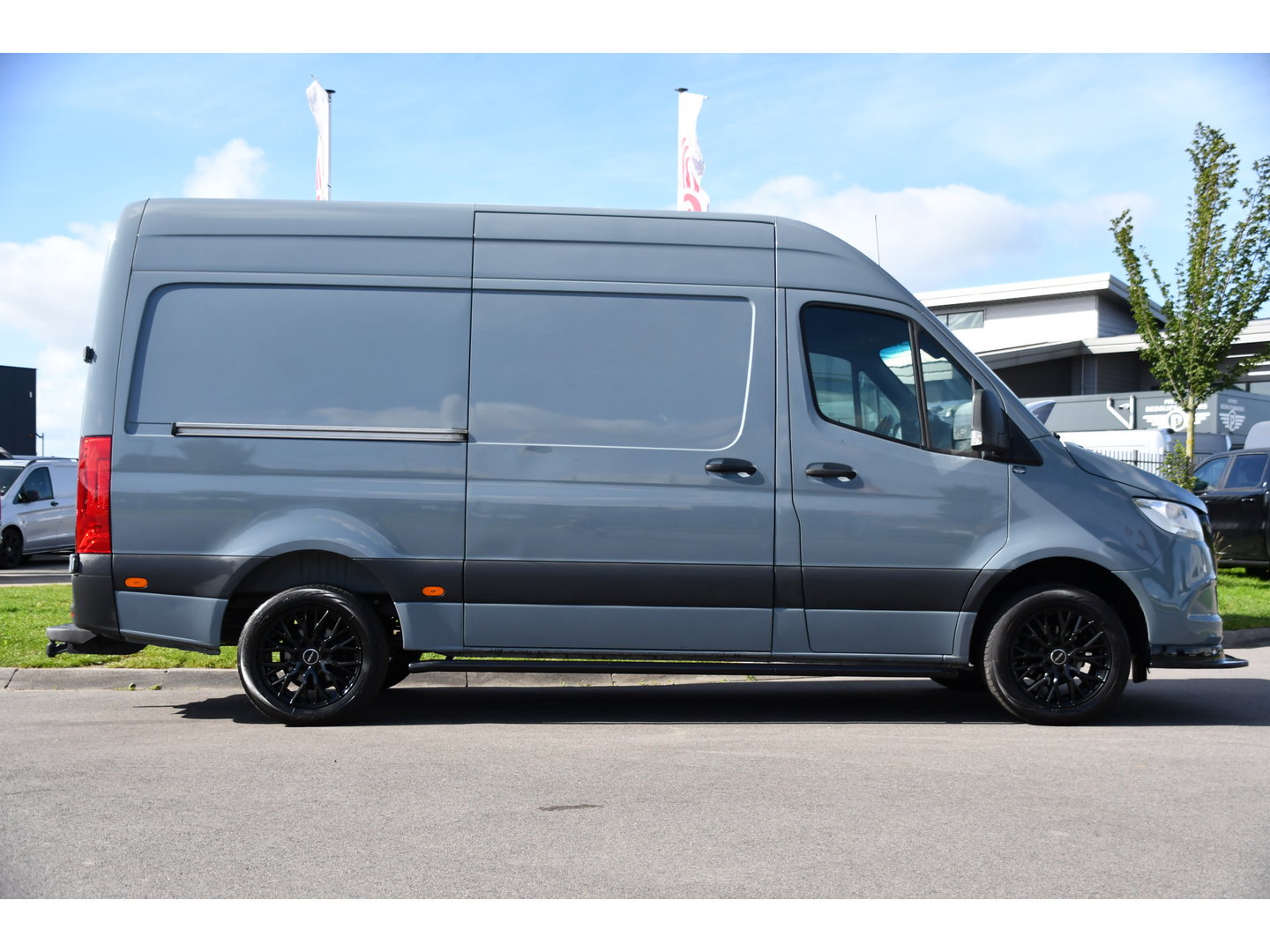 Mercedes-Benz Sprinter 319 V6 3.0 CDI L2H2 PB Edition Camera, Cruise, Carplay, Multimedia, Automaat, Geveerde stoel, 190pk, Trekhaak, Uniek!