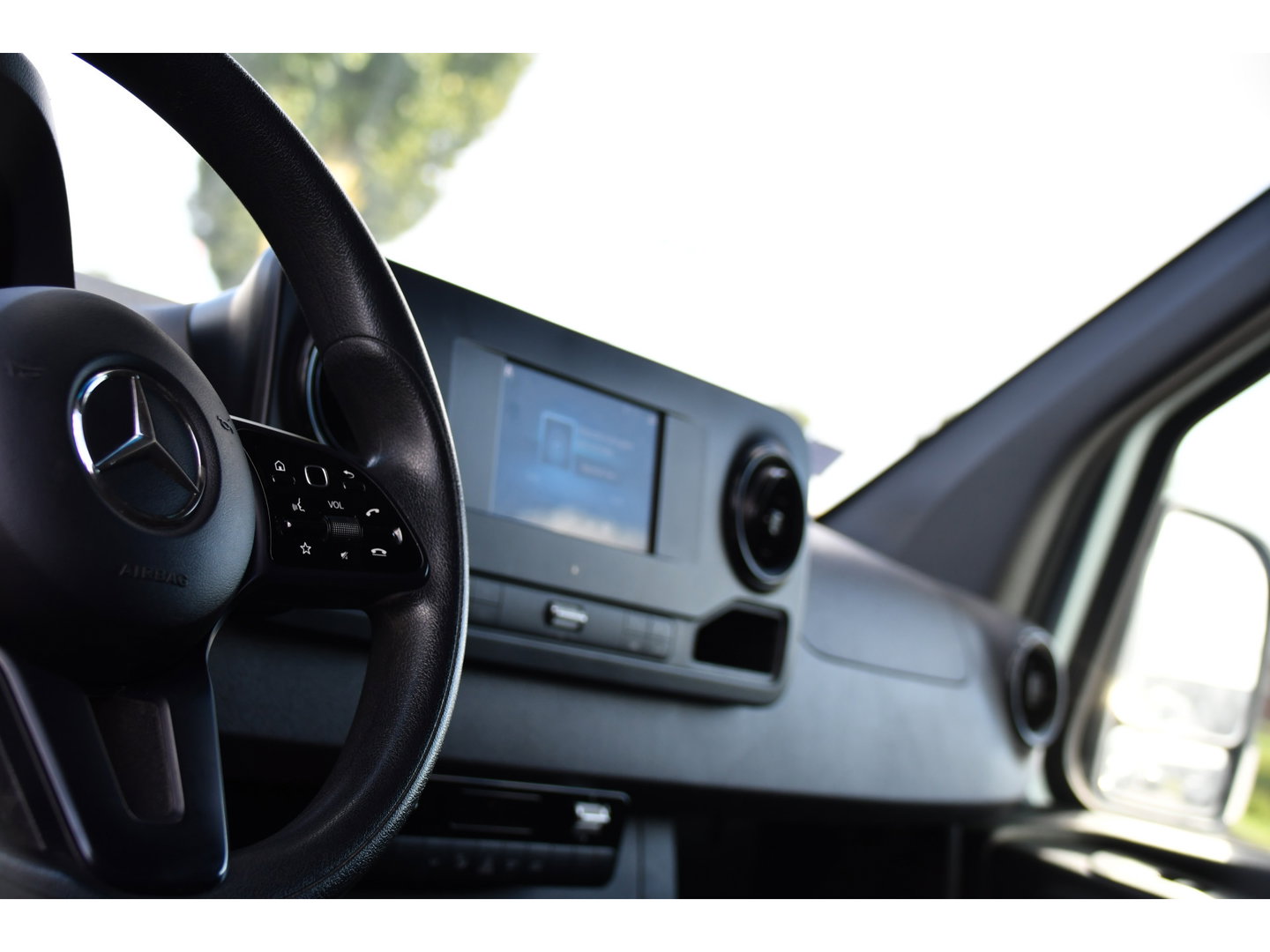 Mercedes-Benz Sprinter 319 V6 3.0 CDI L2H2 PB Edition Camera, Cruise, Carplay, Multimedia, Automaat, Geveerde stoel, 190pk, Trekhaak, Uniek!