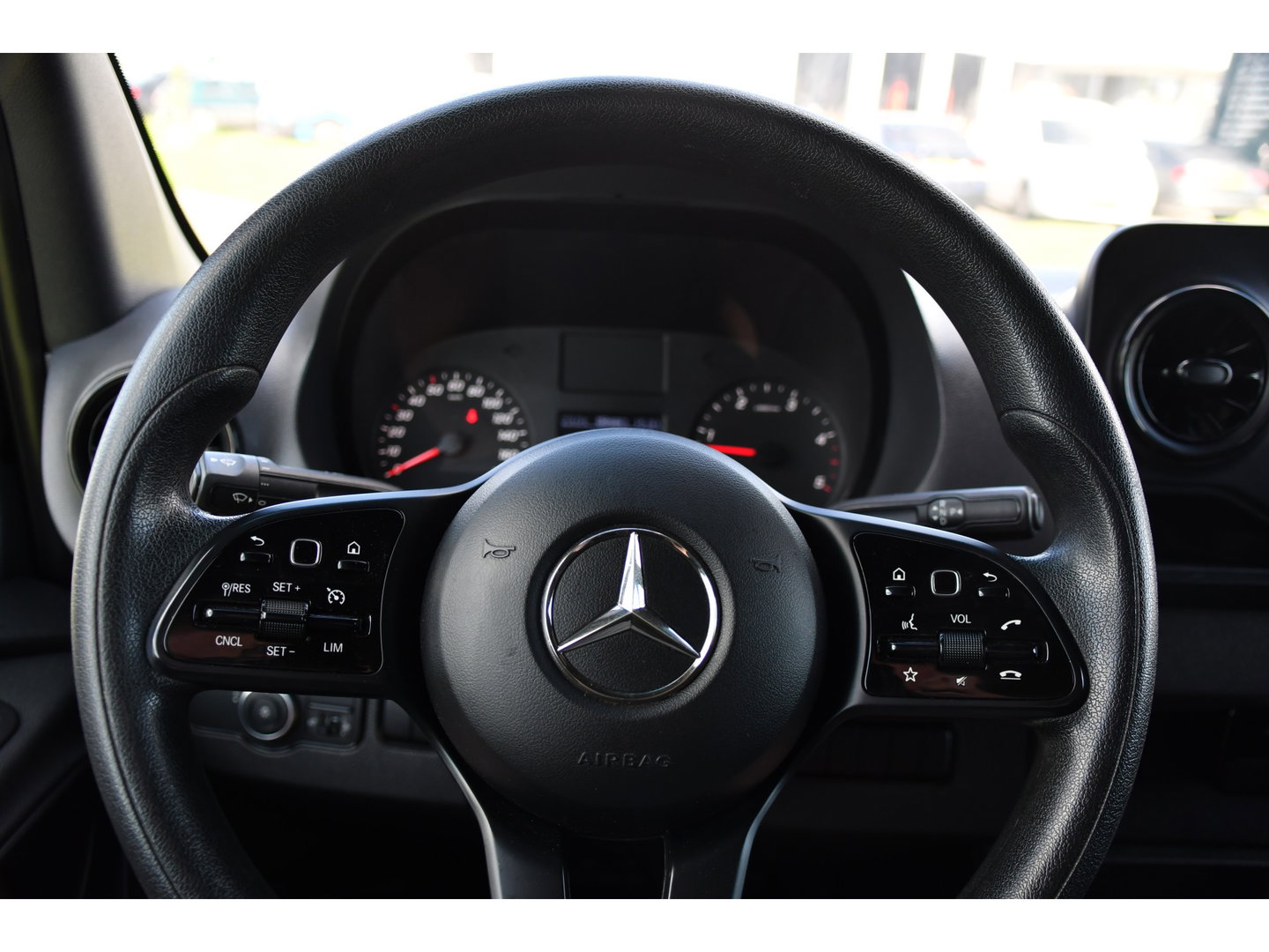 Mercedes-Benz Sprinter 319 V6 3.0 CDI L2H2 PB Edition Camera, Cruise, Carplay, Multimedia, Automaat, Geveerde stoel, 190pk, Trekhaak, Uniek!