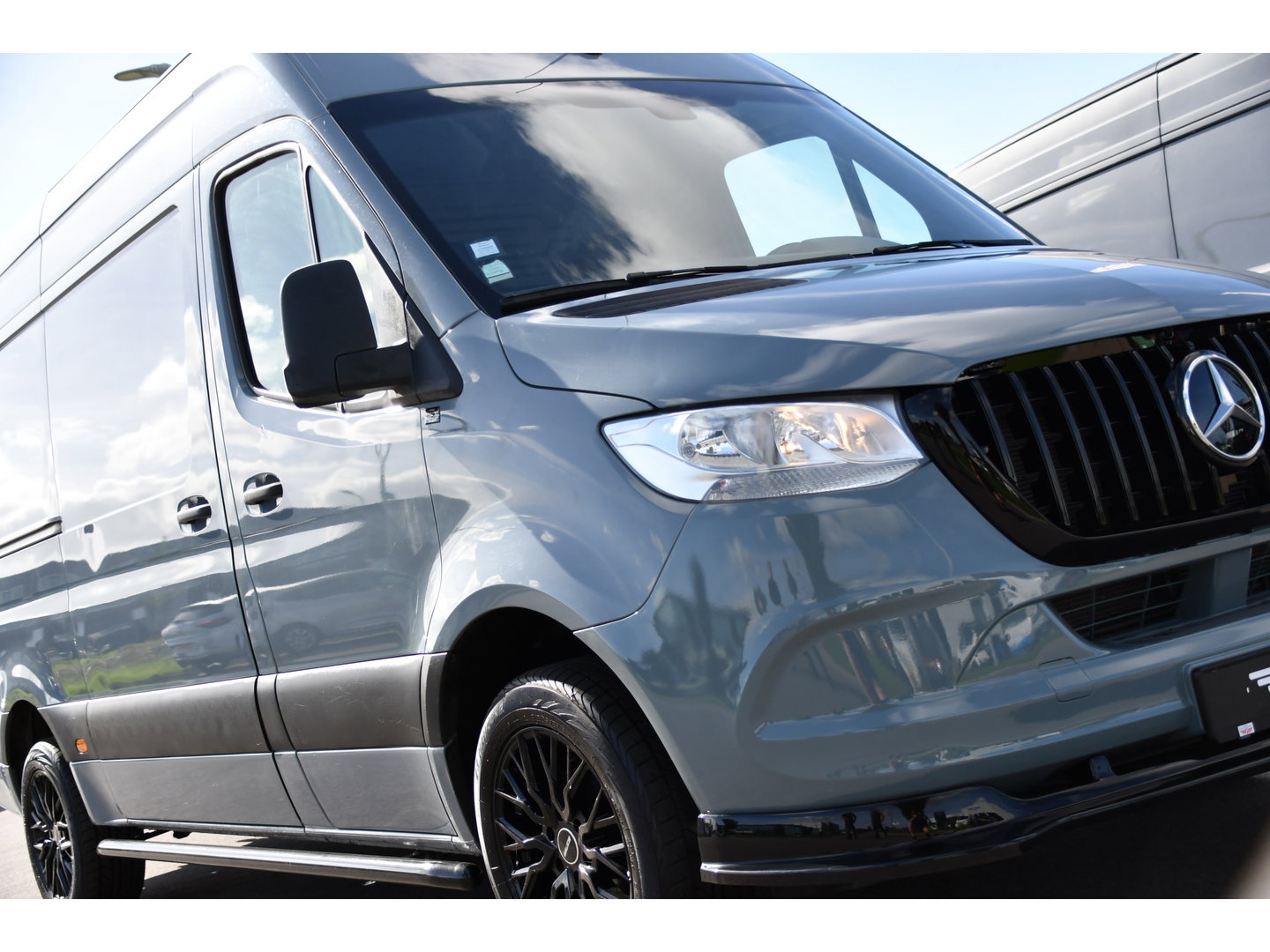 Mercedes-Benz Sprinter 319 V6 3.0 CDI L2H2 PB Edition Camera, Cruise, Carplay, Multimedia, Automaat, Geveerde stoel, 190pk, Trekhaak, Uniek!