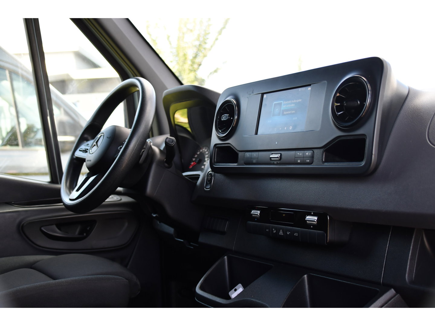 Mercedes-Benz Sprinter 319 V6 3.0 CDI L2H2 PB Edition Camera, Cruise, Carplay, Multimedia, Automaat, Geveerde stoel, 190pk, Trekhaak, Uniek!