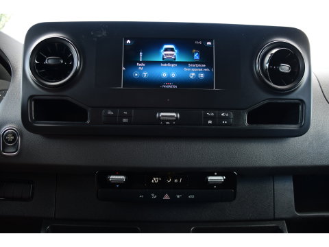 Mercedes-Benz Sprinter 319 V6 3.0 CDI L2H2 PB Edition Camera, Cruise, Carplay, Multimedia, Automaat, Geveerde stoel, 190pk, Trekhaak, Uniek!
