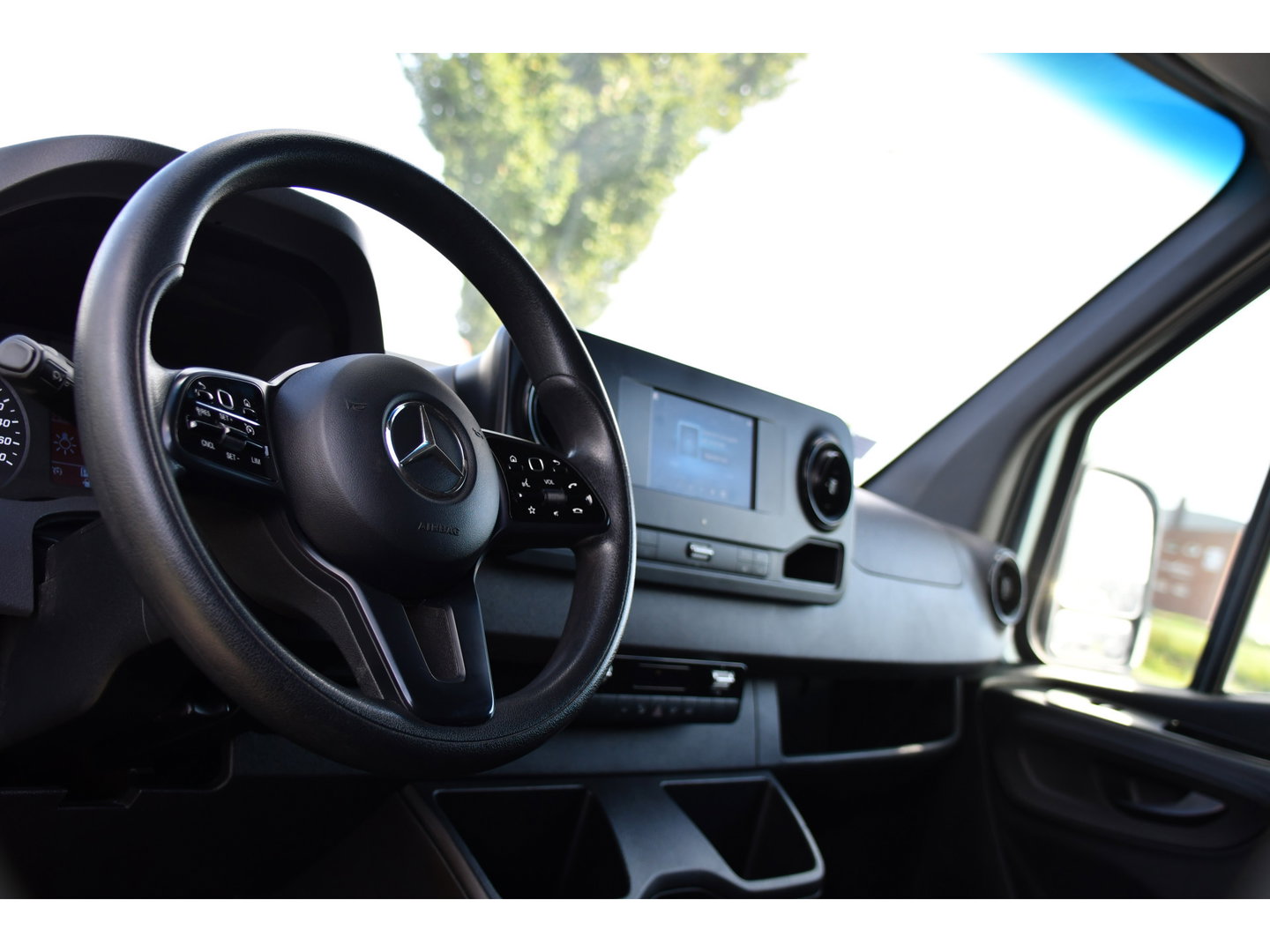 Mercedes-Benz Sprinter 319 V6 3.0 CDI L2H2 PB Edition Camera, Cruise, Carplay, Multimedia, Automaat, Geveerde stoel, 190pk, Trekhaak, Uniek!