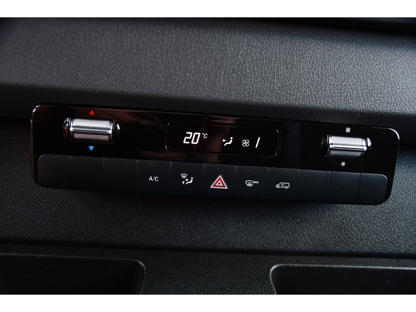 Mercedes-Benz Sprinter 319 V6 3.0 CDI L2H2 PB Edition Camera, Cruise, Carplay, Multimedia, Automaat, Geveerde stoel, 190pk, Trekhaak, Uniek!