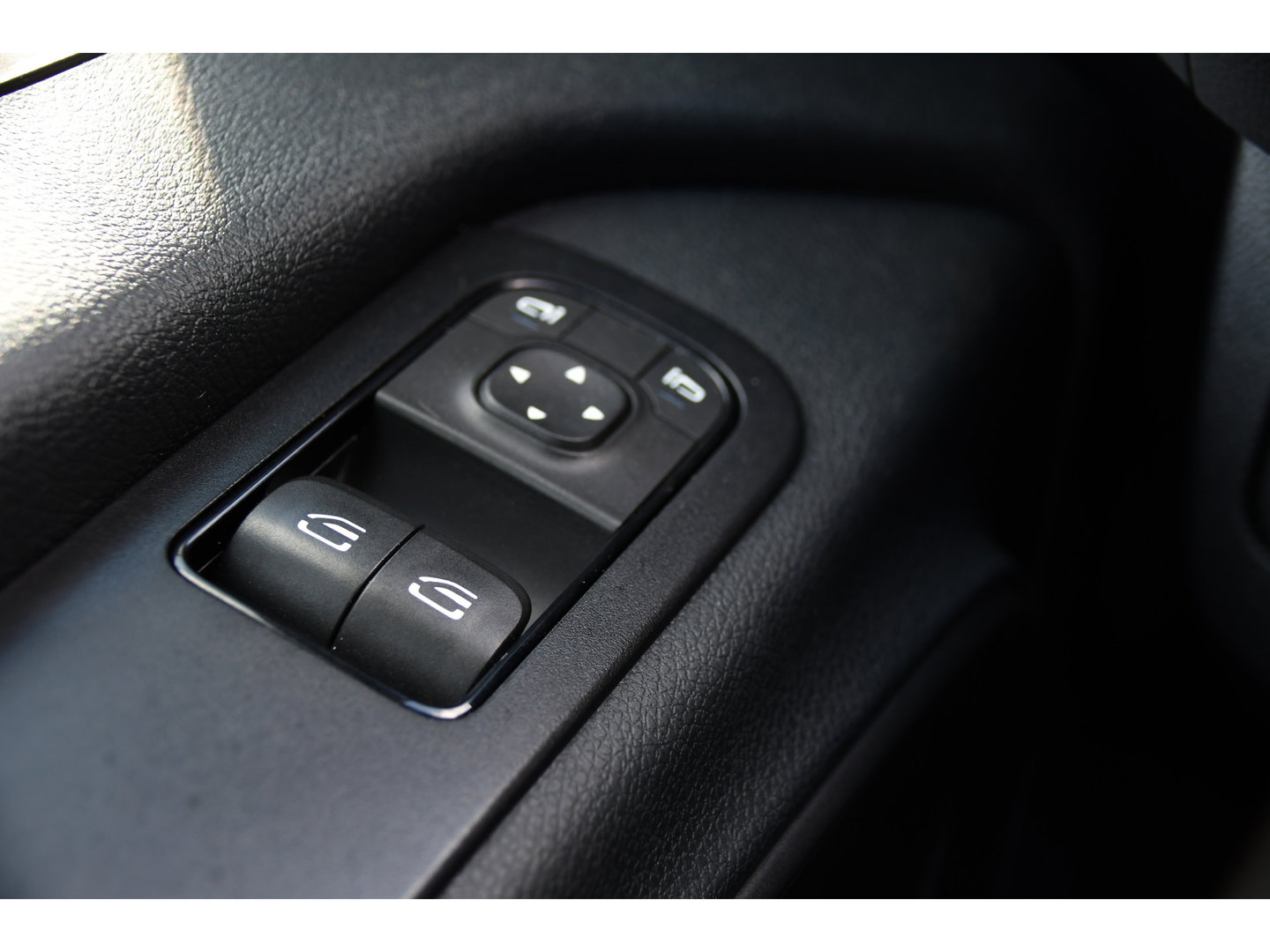 Mercedes-Benz Sprinter 319 V6 3.0 CDI L2H2 PB Edition Camera, Cruise, Carplay, Multimedia, Automaat, Geveerde stoel, 190pk, Trekhaak, Uniek!