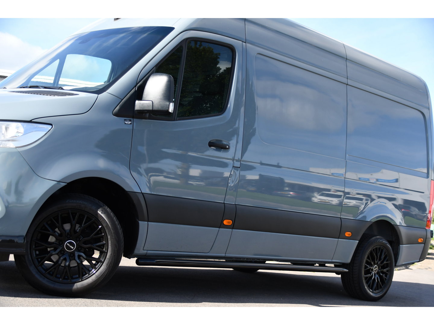 Mercedes-Benz Sprinter 319 V6 3.0 CDI L2H2 PB Edition Camera, Cruise, Carplay, Multimedia, Automaat, Geveerde stoel, 190pk, Trekhaak, Uniek!