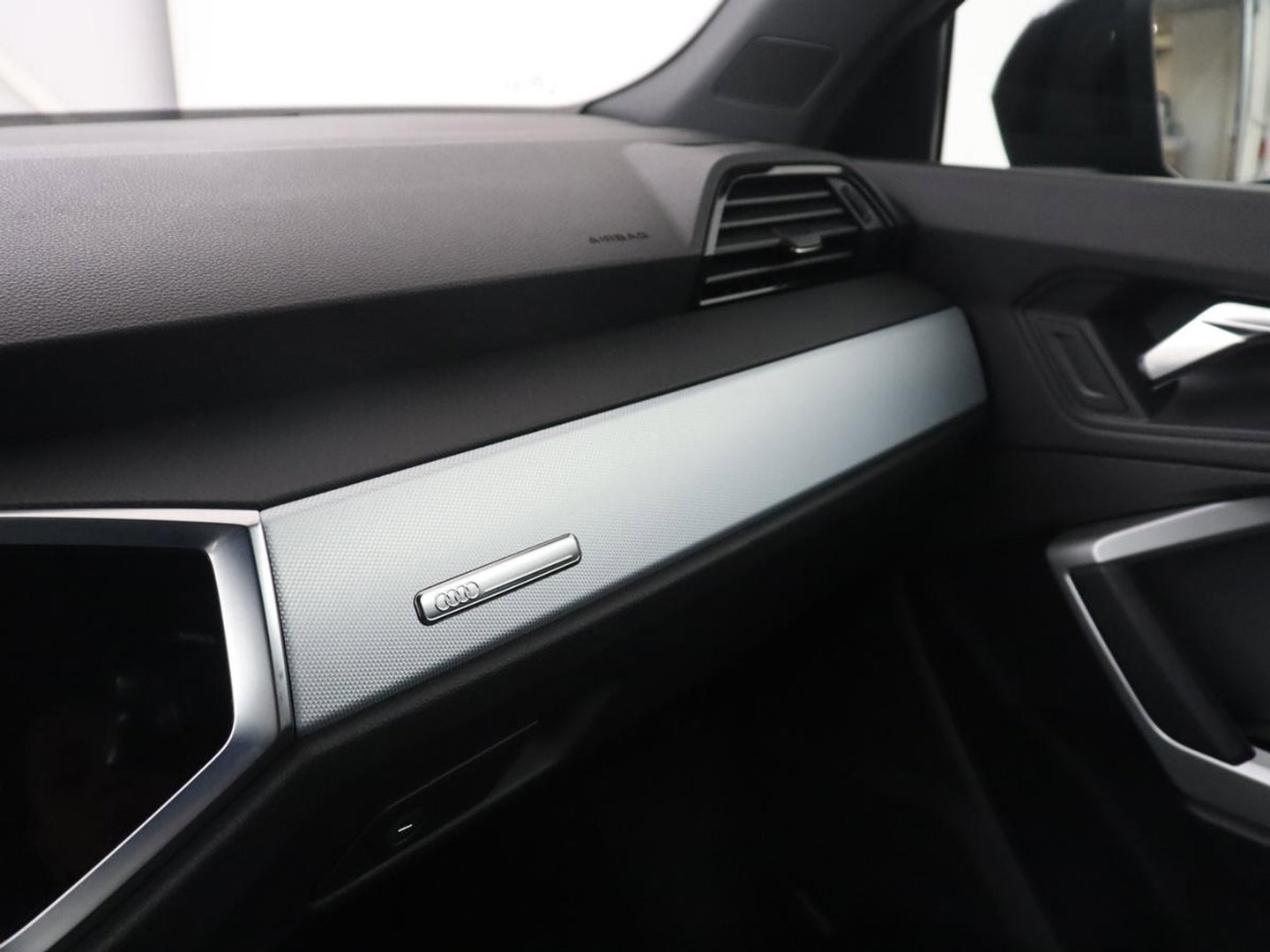 Audi Q3 35 TFSI S Line Pro Line S | Trekhaak | Stoelverwarming | Climate Control | Navigatie | Parkeerhulp |