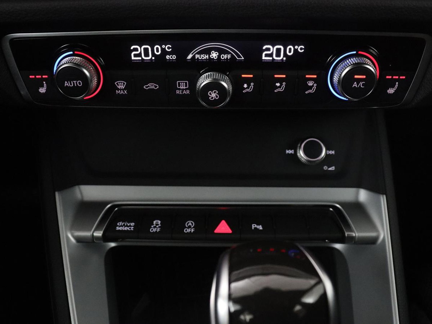 Audi Q3 35 TFSI S Line Pro Line S | Trekhaak | Stoelverwarming | Climate Control | Navigatie | Parkeerhulp |