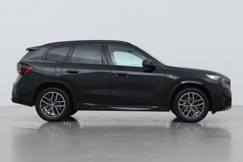BMW X1 sDrive18i | M Sport | Adaptief M-Onderstel | Keyless Entry | Adaptieve LED | Stoelverwarming | Sportstoelen | Shadow Line