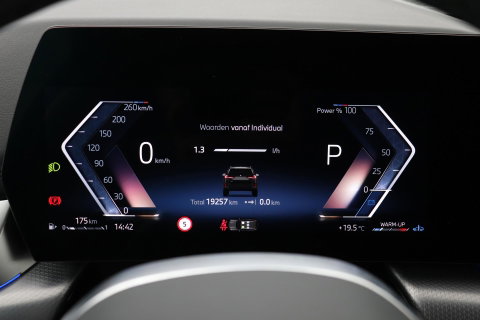 BMW X1 sDrive18i | M Sport | Adaptief M-Onderstel | Keyless Entry | Adaptieve LED | Stoelverwarming | Sportstoelen | Shadow Line