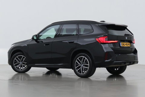 BMW X1 sDrive18i | M Sport | Adaptief M-Onderstel | Keyless Entry | Adaptieve LED | Stoelverwarming | Sportstoelen | Shadow Line