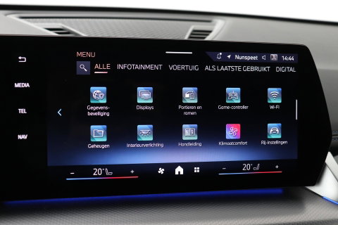 BMW X1 sDrive18i | M Sport | Adaptief M-Onderstel | Keyless Entry | Adaptieve LED | Stoelverwarming | Sportstoelen | Shadow Line