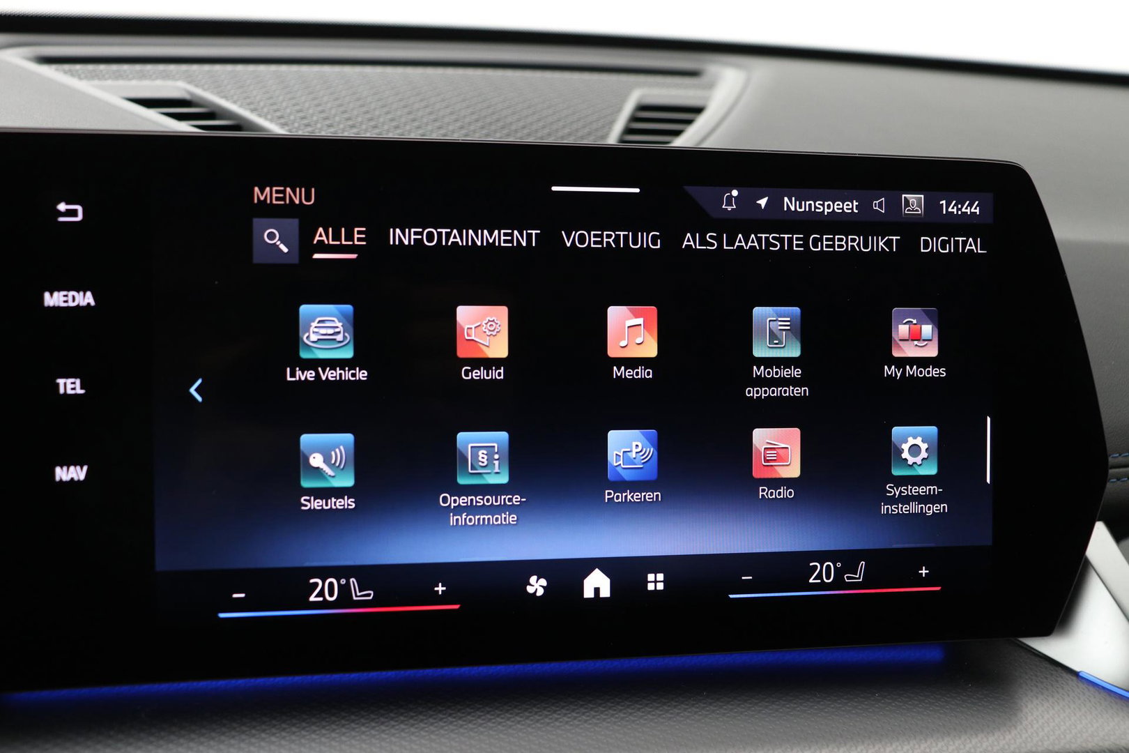 BMW X1 sDrive18i | M Sport | Adaptief M-Onderstel | Keyless Entry | Adaptieve LED | Stoelverwarming | Sportstoelen | Shadow Line
