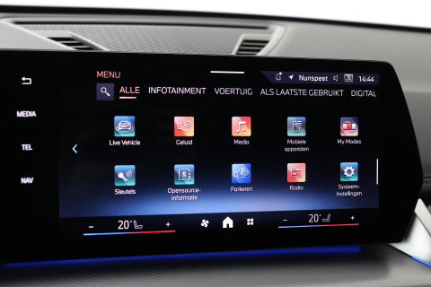 BMW X1 sDrive18i | M Sport | Adaptief M-Onderstel | Keyless Entry | Adaptieve LED | Stoelverwarming | Sportstoelen | Shadow Line