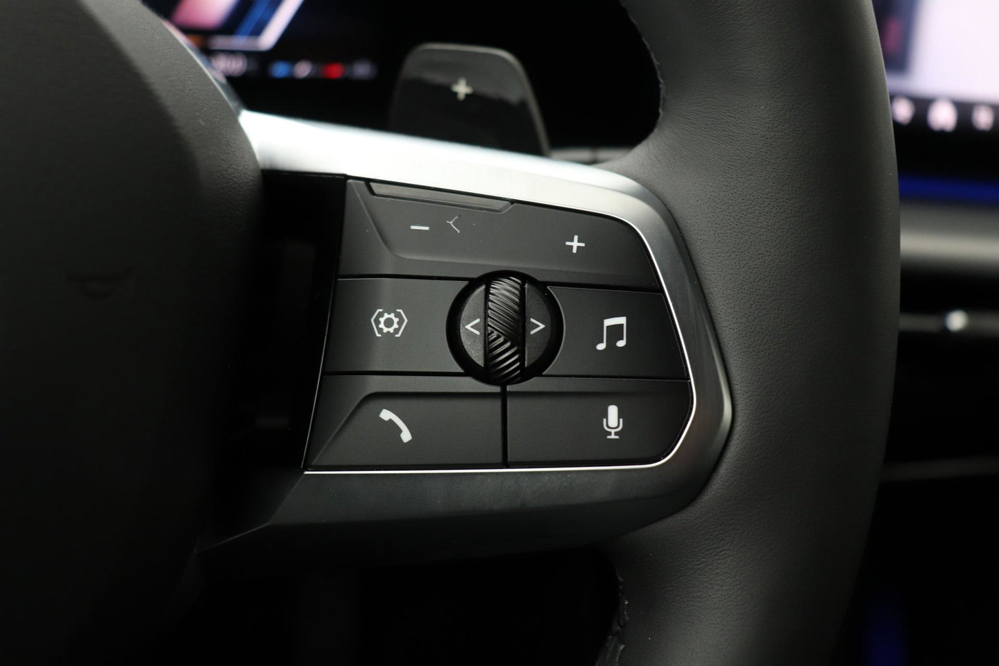 BMW X1 sDrive18i | M Sport | Adaptief M-Onderstel | Keyless Entry | Adaptieve LED | Stoelverwarming | Sportstoelen | Shadow Line