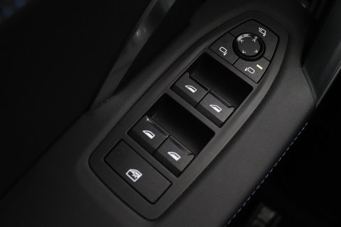 BMW X1 sDrive18i | M Sport | Adaptief M-Onderstel | Keyless Entry | Adaptieve LED | Stoelverwarming | Sportstoelen | Shadow Line