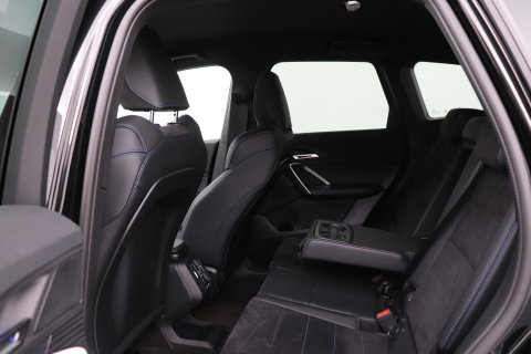 BMW X1 sDrive18i | M Sport | Adaptief M-Onderstel | Keyless Entry | Adaptieve LED | Stoelverwarming | Sportstoelen | Shadow Line