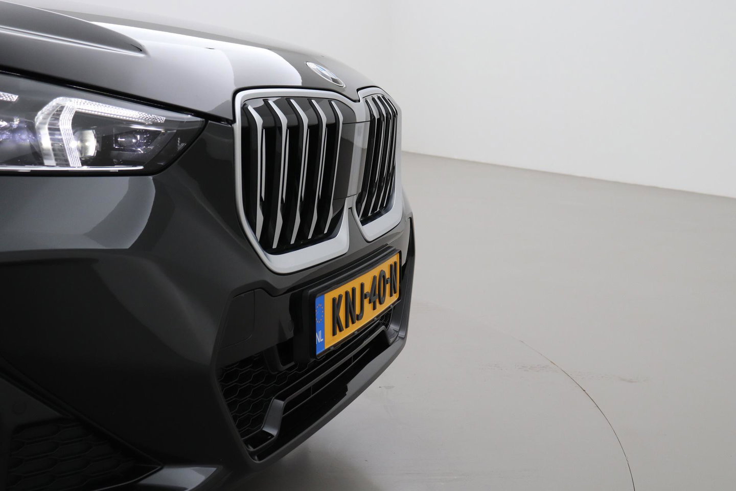 BMW X1 sDrive18i | M Sport | Adaptief M-Onderstel | Keyless Entry | Adaptieve LED | Stoelverwarming | Sportstoelen | Shadow Line