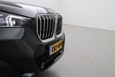 BMW X1 sDrive18i | M Sport | Adaptief M-Onderstel | Keyless Entry | Adaptieve LED | Stoelverwarming | Sportstoelen | Shadow Line
