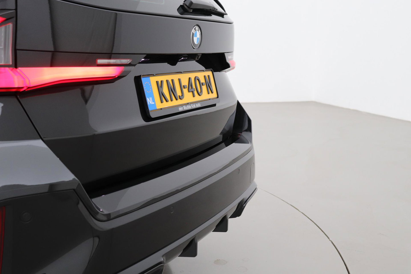BMW X1 sDrive18i | M Sport | Adaptief M-Onderstel | Keyless Entry | Adaptieve LED | Stoelverwarming | Sportstoelen | Shadow Line