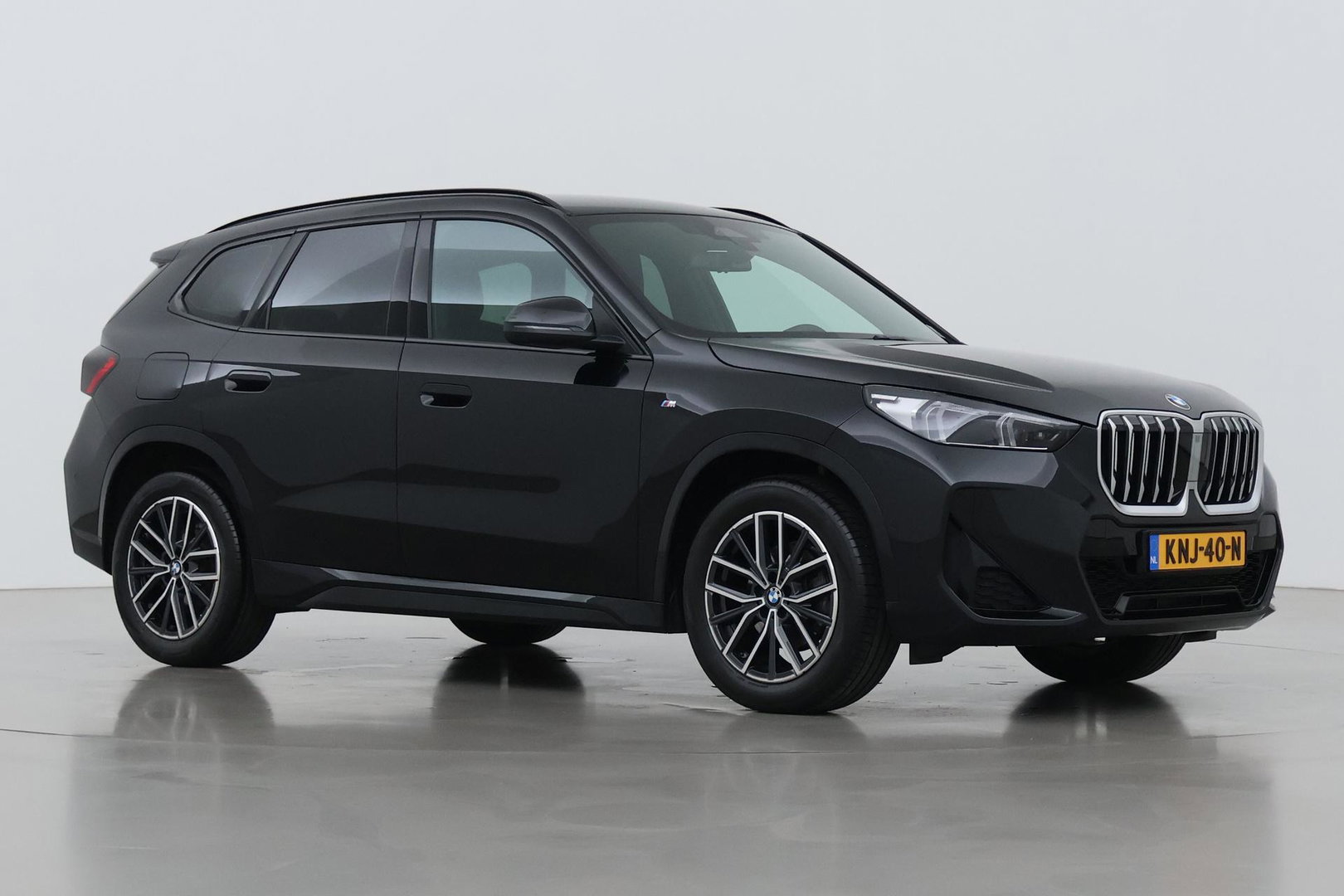 BMW X1 sDrive18i | M Sport | Adaptief M-Onderstel | Keyless Entry | Adaptieve LED | Stoelverwarming | Sportstoelen | Shadow Line