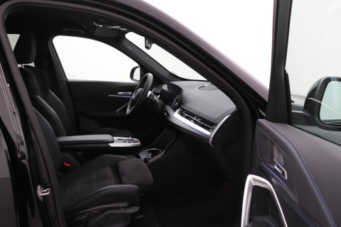 BMW X1 sDrive18i | M Sport | Adaptief M-Onderstel | Keyless Entry | Adaptieve LED | Stoelverwarming | Sportstoelen | Shadow Line