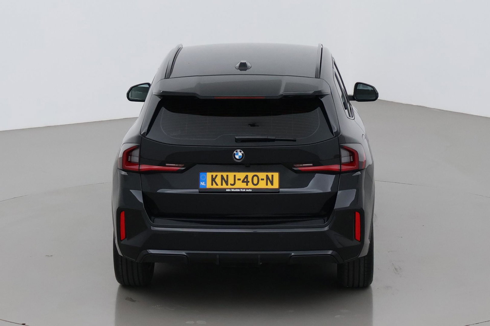 BMW X1 sDrive18i | M Sport | Adaptief M-Onderstel | Keyless Entry | Adaptieve LED | Stoelverwarming | Sportstoelen | Shadow Line