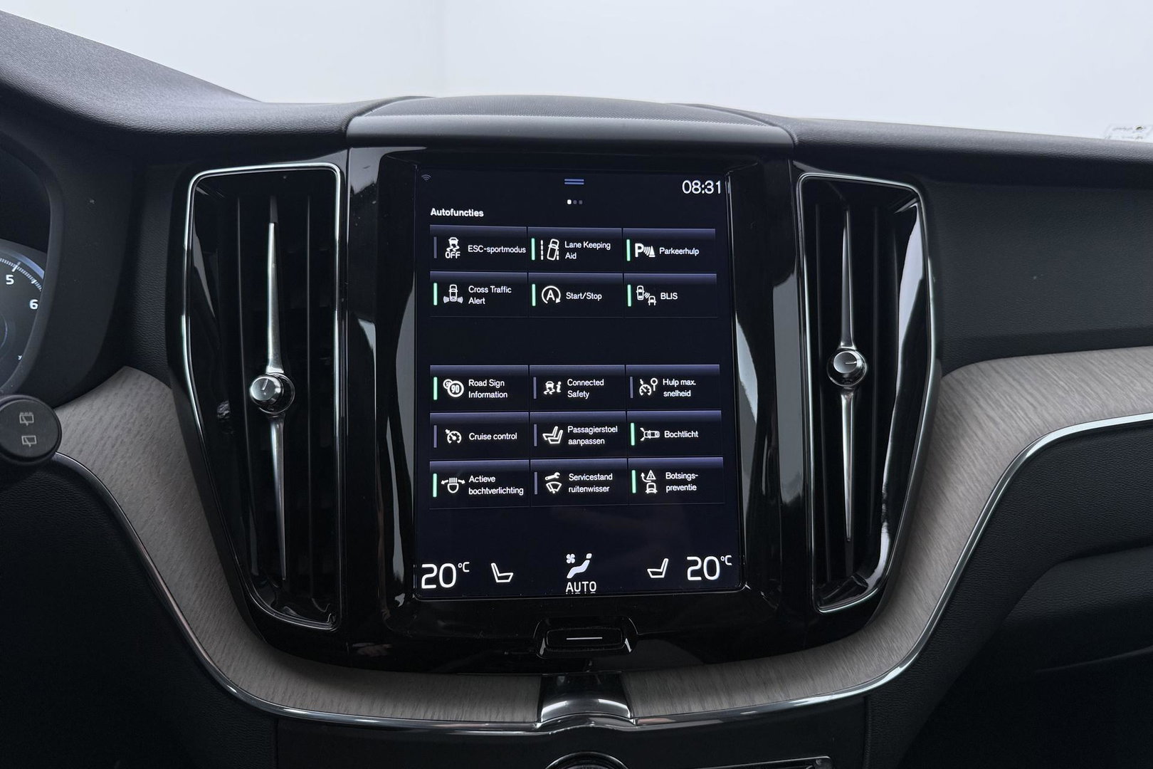 Volvo XC60 2.0 T5 AWD Inscription | Trekhaak | BLIS | Stoelventilatie en -verwarming | Memory | Keyless | Full LED | ACC
