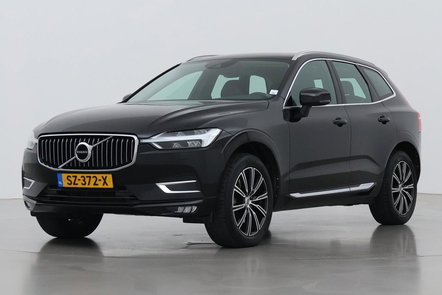 Volvo XC60 2.0 T5 AWD Inscription | Trekhaak | BLIS | Stoelventilatie en -verwarming | Memory | Keyless | Full LED | ACC