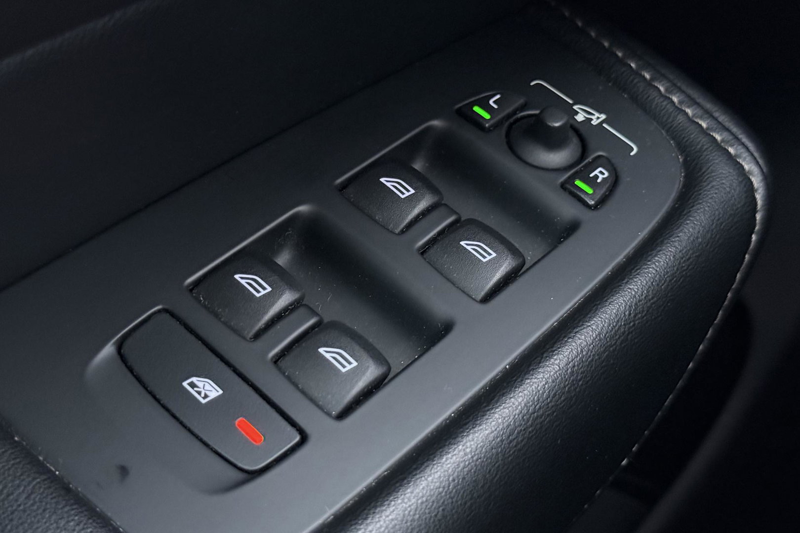 Volvo XC60 2.0 T5 AWD Inscription | Trekhaak | BLIS | Stoelventilatie en -verwarming | Memory | Keyless | Full LED | ACC