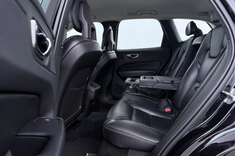 Volvo XC60 2.0 T5 AWD Inscription | Trekhaak | BLIS | Stoelventilatie en -verwarming | Memory | Keyless | Full LED | ACC