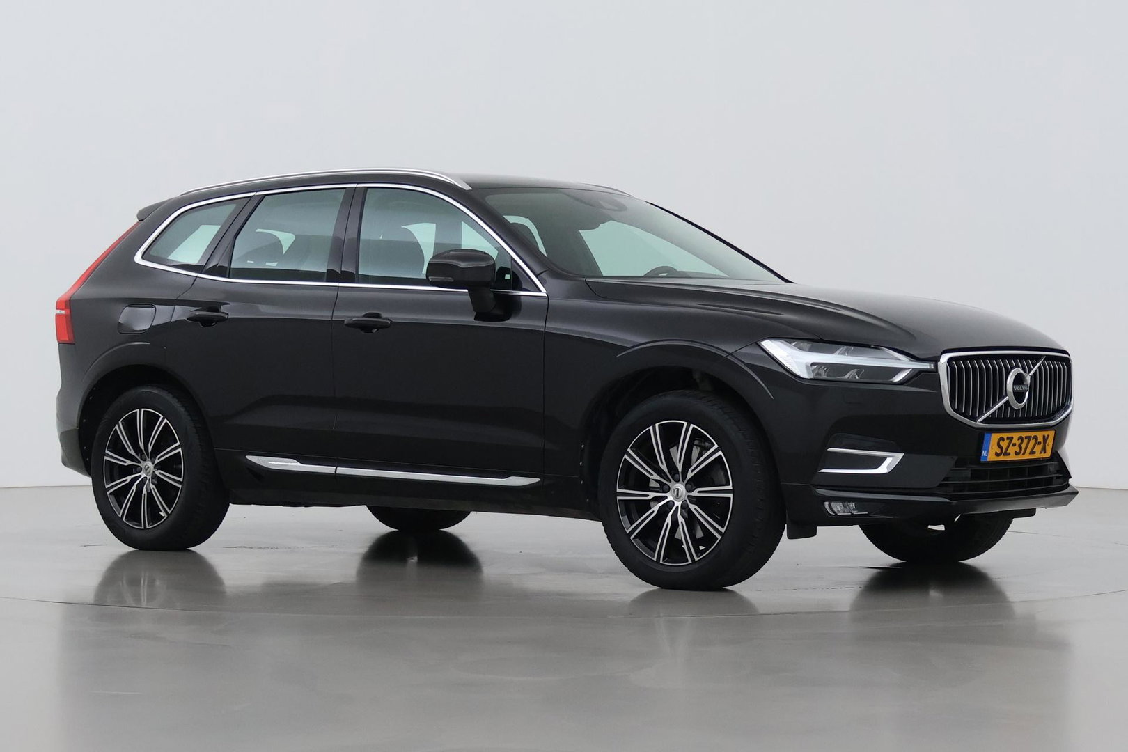 Volvo XC60 2.0 T5 AWD Inscription | Trekhaak | BLIS | Stoelventilatie en -verwarming | Memory | Keyless | Full LED | ACC