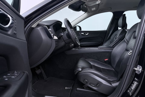 Volvo XC60 2.0 T5 AWD Inscription | Trekhaak | BLIS | Stoelventilatie en -verwarming | Memory | Keyless | Full LED | ACC