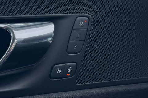Volvo XC60 2.0 T5 AWD Inscription | Trekhaak | BLIS | Stoelventilatie en -verwarming | Memory | Keyless | Full LED | ACC