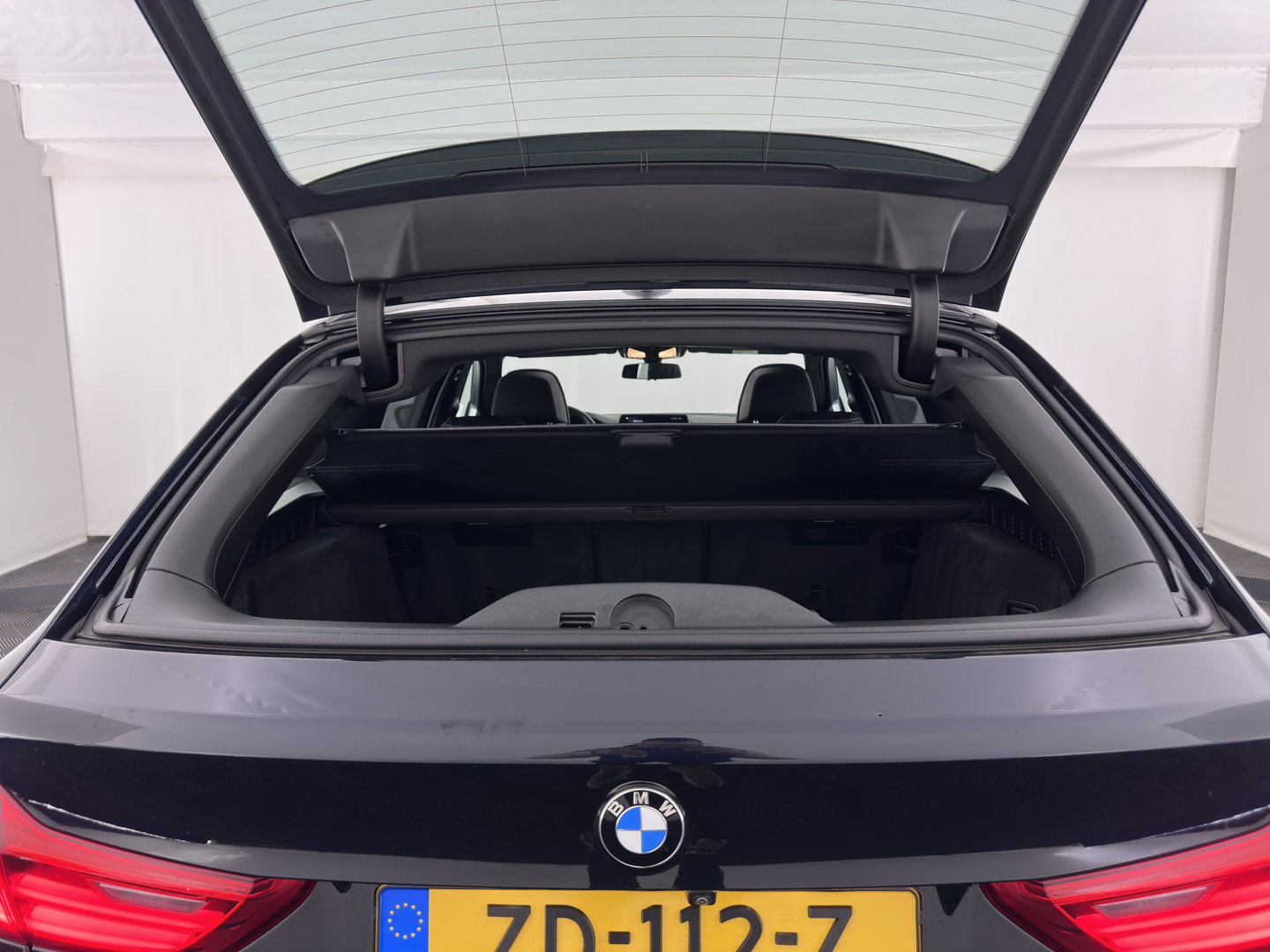 BMW 5 Serie Touring M550d xDrive High Executive (INCL-BTW) Aut. *PANO | HEAD-UP | LEATHER | BOWERS&WILKINS | ADAPTIVE-CRUISE | MASSAGE | TOP-VIEW | FULL-LED | BLIND-SPOT | MEMORY-PACK | DIGI-COCKPIT | HEATED-SPORTSEATS | KEYLESS | DAB+ | 2