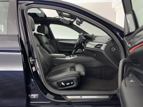 BMW 5 Serie Touring M550d xDrive High Executive (INCL-BTW) Aut. *PANO | HEAD-UP | LEATHER | BOWERS&WILKINS | ADAPTIVE-CRUISE | MASSAGE | TOP-VIEW | FULL-LED | BLIND-SPOT | MEMORY-PACK | DIGI-COCKPIT | HEATED-SPORTSEATS | KEYLESS | DAB+ | 2