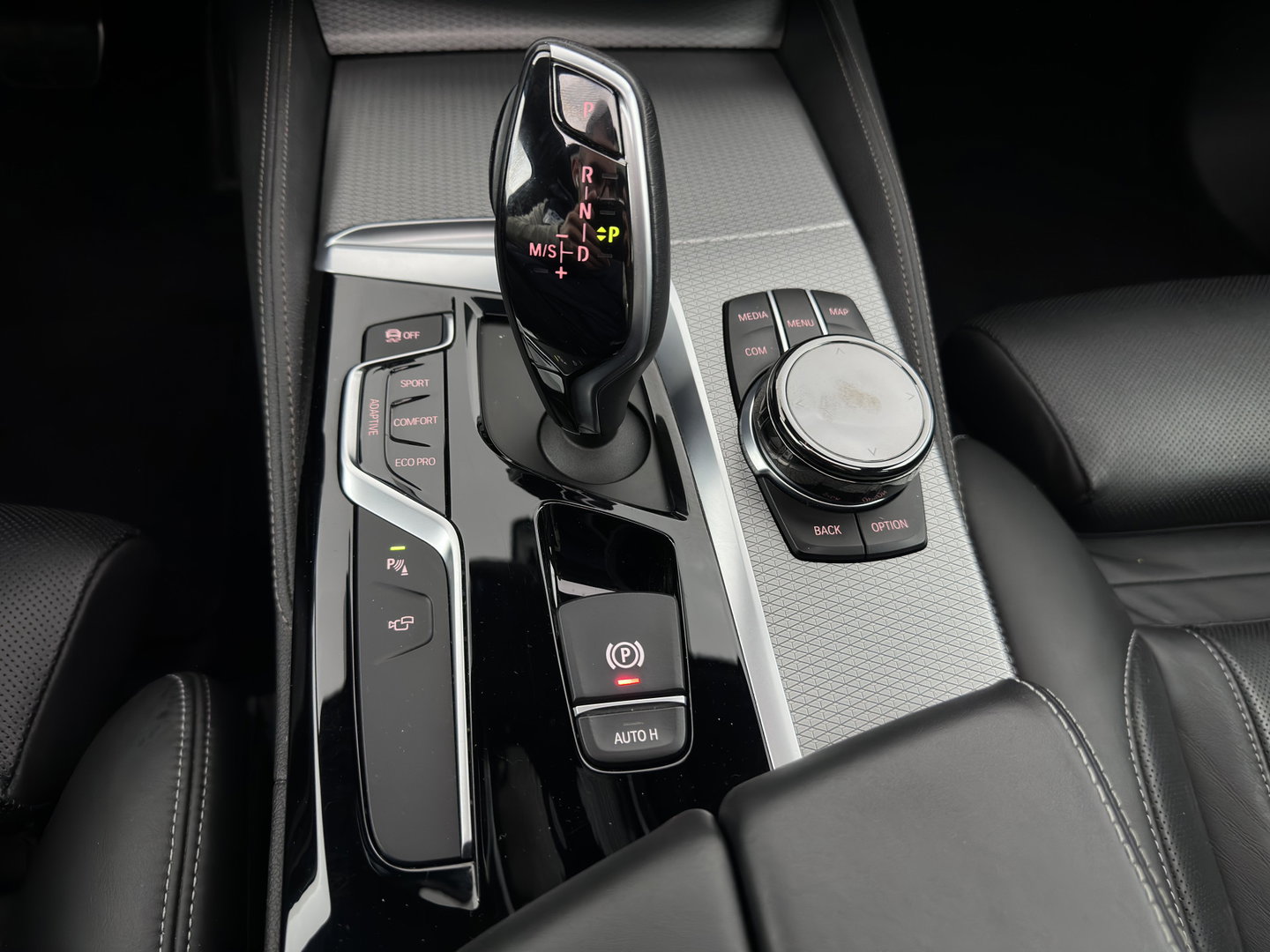 BMW 5 Serie Touring M550d xDrive High Executive (INCL-BTW) Aut. *PANO | HEAD-UP | LEATHER | BOWERS&WILKINS | ADAPTIVE-CRUISE | MASSAGE | TOP-VIEW | FULL-LED | BLIND-SPOT | MEMORY-PACK | DIGI-COCKPIT | HEATED-SPORTSEATS | KEYLESS | DAB+ | 2