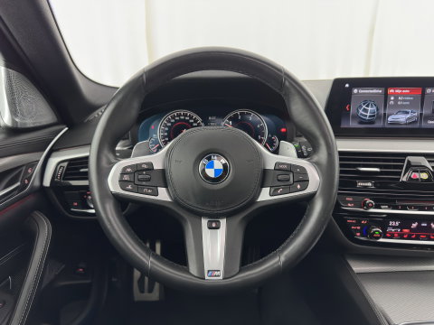 BMW 5 Serie Touring M550d xDrive High Executive (INCL-BTW) Aut. *PANO | HEAD-UP | LEATHER | BOWERS&WILKINS | ADAPTIVE-CRUISE | MASSAGE | TOP-VIEW | FULL-LED | BLIND-SPOT | MEMORY-PACK | DIGI-COCKPIT | HEATED-SPORTSEATS | KEYLESS | DAB+ | 2